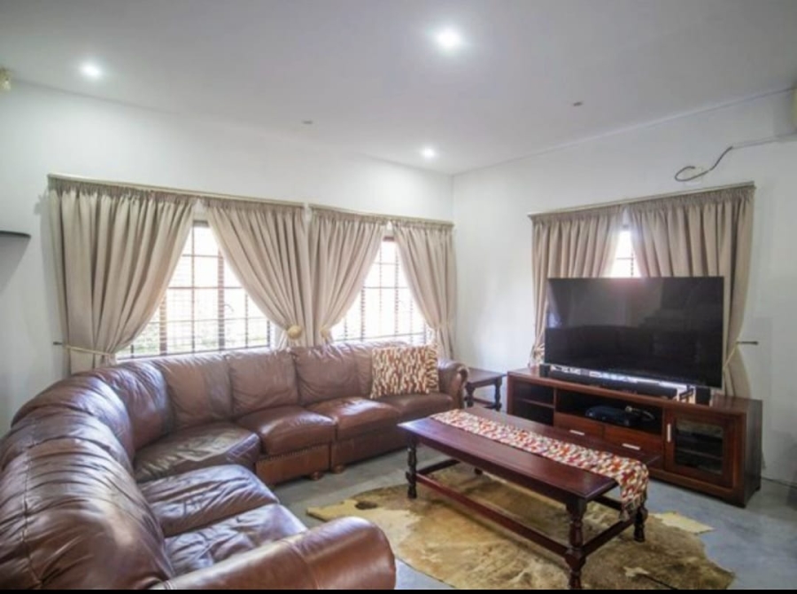 5 Bedroom Property for Sale in Safari Gardens North West